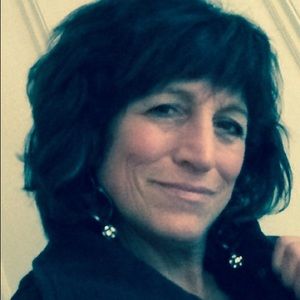 Meet your Posher, Cynthia